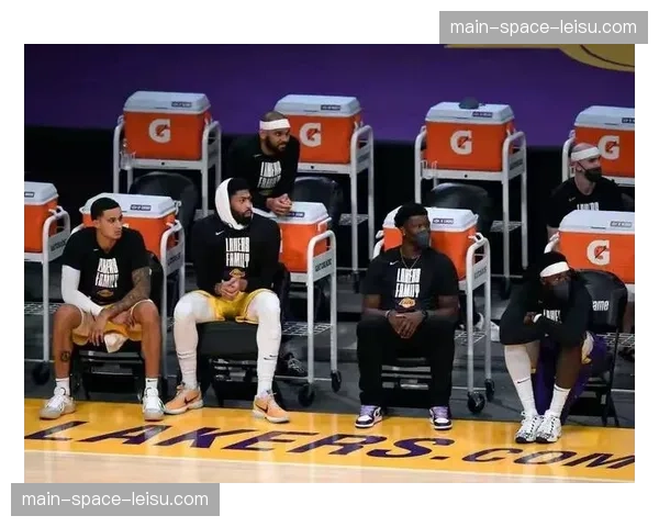 评论：湖人赛季末段战绩波动，暴露出的阵容深度与轮换问题