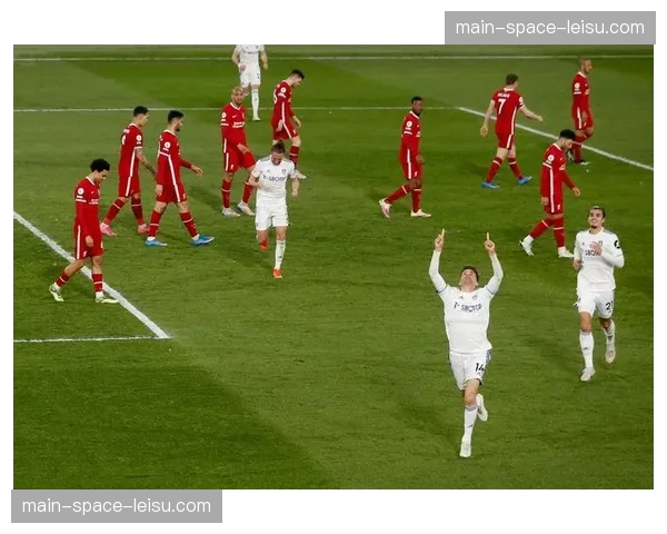 球迷文化:法兰克福球迷发起捐赠活动,支援受风灾影响的社区 球迷文化:法兰克福球迷发起捐赠活动,支援受风灾影响的社区