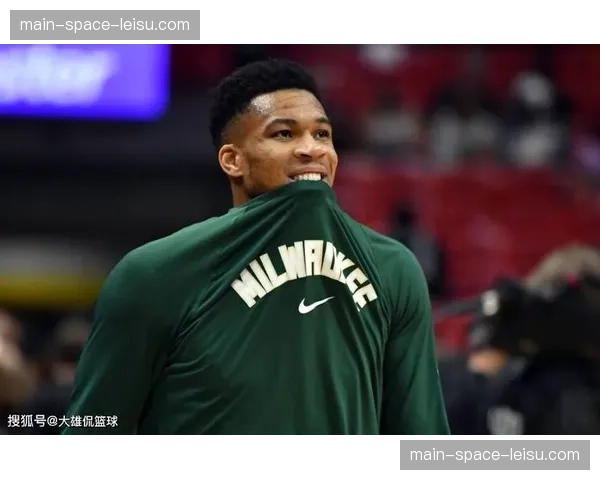 前NBA球员因涉嫌2026年5月一起豪宅盗窃案被警方传唤，目前保释待审